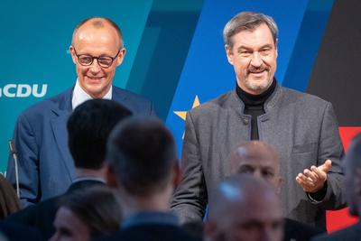Bundestagswahlkampf - Wei?wurstfr?hst?ck im Sauerl?ndischen Brilon mit den Vorsitzenden von CDU und CSU - Friedrich Merz, CDU-Parteivorsitzender und Kanzlerkandidat, und Markus S?der, CSU-Parteivorsitzender und Ministerpr?sident von Bayern-stock-photo
