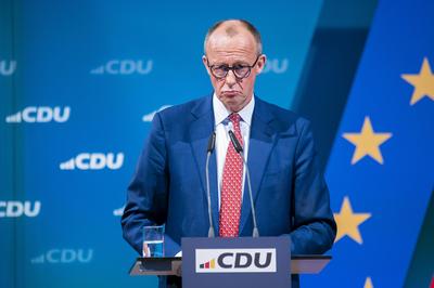 Friedrich Merz und Markus S?der in Brilon-stock-foto