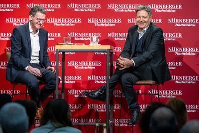 Wirtschaftsminister Robert Habeck im Dialog mit dem VNP (Verlag N?rnberger Presse), N?rnberg, 19.01.2025-stock-photo
