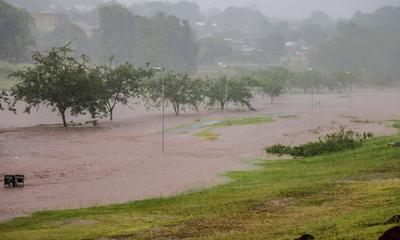 Chuva causa alagamentos no interior do PR-stock-foto