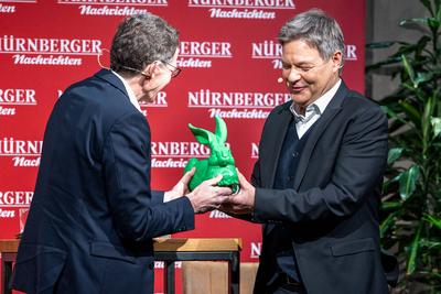 Wirtschaftsminister Robert Habeck im Dialog mit dem VNP (Verlag N?rnberger Presse), N?rnberg, 19.01.2025-stock-photo
