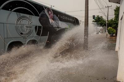 Chuva causa alagamentos no interior do PR-stock-foto