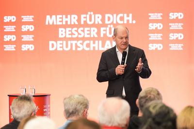 Bundeskanzler Olaf Scholz beim Wahlkampfauftritt in Frankfurt-stock-foto