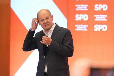 Bundeskanzler Olaf Scholz beim Wahlkampfauftritt in Frankfurt-stock-foto