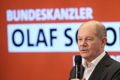Bundeskanzler Olaf Scholz beim Wahlkampfauftritt in Frankfurt-stock-foto