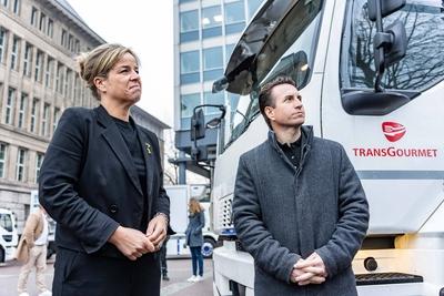 20.01.2025, Elektromobilit?t Erleben: Start der Kampagne E-Trucks.NRW, Live Demonstration von f?nf batterieelektrischen LKWs mit Ministerin Mona Neubar, Ministerin f?r Wirtschaft, Industrie, Klimaschutz und Energie des Landes Nordrhein-Westfalen-stock-foto