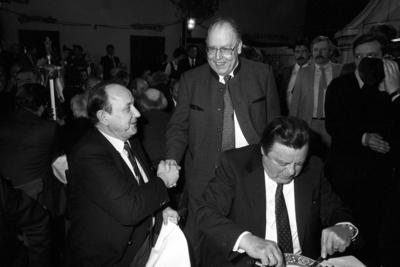 Salvator Anstich in M?nchen, v.li.: Hans-Dietrich Genscher, Josef Ertl und Franz Josef Strau?-stock-foto