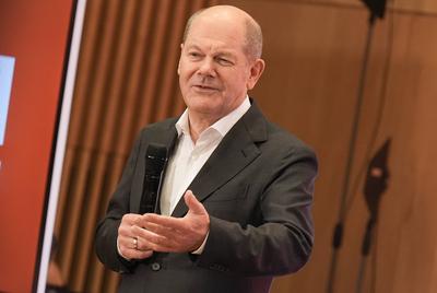 Bundeskanzler Olaf Scholz beim Wahlkampfauftritt in Frankfurt-stock-foto
