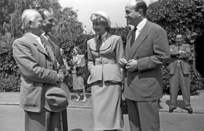 Bildnummer: 57013622  Datum: 10.06.1951  Copyright: imago/Future Image1. Internationale Filmfestspiele Berlin / 1st Berlin Film Festival (Berlinale), 06.-17. Juni 1951 Carl Raddatz, France Roche, Bernard Blier Kultur Entertainment People Film 1. Internationale Filmfestspiele Berlinale Berlin sw x0x xkg 1951 quer Schauspieler Schauspielerin Autorin  57013622 Date 10 06 1951 Copyright Imago Future Image 1 International Film Festival Berlin 1st Berlin Film Festival Berlinale 06 17 June 1951 Carl Raddatz France Roche Bernard BLIER Culture Entertainment Celebrities Film 1 International Film Festival Berlinale Berlin black and white x0x xkg 1951 horizontal Actor Actress Author-stock-foto