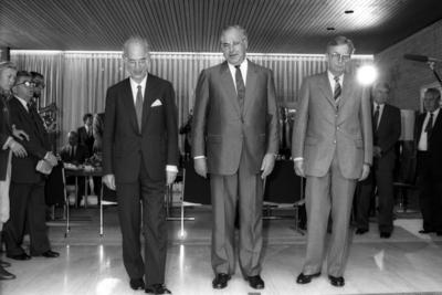 L-R: Arbeitgeberpr?sident Otto Esser, Bundeskanzler Helmut Kohl (Deutschland/CDU) und DGB-Vorsitzender Ernst Breit - Dr-stock-foto