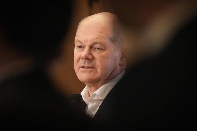Bundeskanzler Olaf Scholz beim Wahlkampfauftritt in Frankfurt-stock-foto