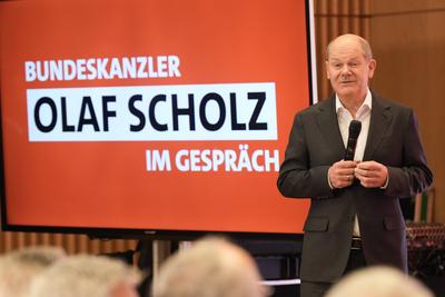 Bundeskanzler Olaf Scholz beim Wahlkampfauftritt in Frankfurt-stock-foto