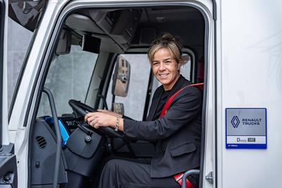 20.01.2025, Elektromobilit?t Erleben: Start der Kampagne E-Trucks.NRW, Live Demonstration von f?nf batterieelektrischen LKWs mit Ministerin Mona Neubar, Ministerin f?r Wirtschaft, Industrie, Klimaschutz und Energie des Landes Nordrhein-Westfalen-stock-foto