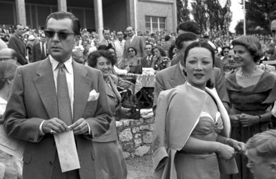 Bildnummer: 56994572  Datum: 10.06.1951  Copyright: imago/Future Image1. Internationale Filmfestspiele Berlin / 1st Berlin Film Festival (Berlinale), 06.-17. Juni 1951 Viktor de Kowa, Michi Tanaka Kultur Entertainment People Film 1. Internationale Filmfestspiele Berlinale Berlin Historie Filmgeschichte sw x0x xub 1951 quer Highlight premiumd Schauspieler S?ngerin Oper  56994572 Date 10 06 1951 Copyright Imago Future Image 1 International Film Festival Berlin 1st Berlin Film Festival Berlinale 06 17 June 1951 Viktor de Kowa Michi Tanaka Culture Entertainment Celebrities Film 1 International Film Festival Berlinale Berlin History Film History black and white x0x  1951 horizontal Highlight premiumd Actor Singer Opera-stock-photo