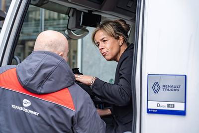 20.01.2025, Elektromobilit?t Erleben: Start der Kampagne E-Trucks.NRW, Live Demonstration von f?nf batterieelektrischen LKWs mit Ministerin Mona Neubar, Ministerin f?r Wirtschaft, Industrie, Klimaschutz und Energie des Landes Nordrhein-Westfalen-stock-foto