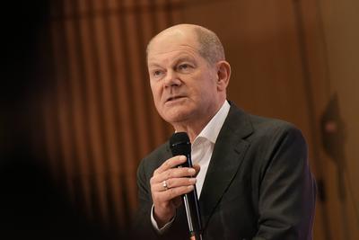 Bundeskanzler Olaf Scholz beim Wahlkampfauftritt in Frankfurt-stock-foto