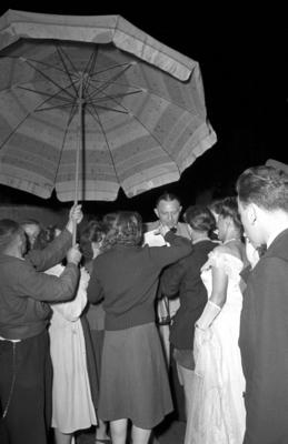 Bildnummer: 56994581  Datum: 10.06.1951  Copyright: imago/Future Image1. Internationale Filmfestspiele Berlin / 1st Berlin Film Festival (Berlinale), 06.-17. Juni 1951 Theo Lingen Kultur Entertainment People Film 1. Internationale Filmfestspiele Berlinale Berlin Historie Filmgeschichte sw x0x xub 1951 hoch Schauspieler  56994581 Date 10 06 1951 Copyright Imago Future Image 1 International Film Festival Berlin 1st Berlin Film Festival Berlinale 06 17 June 1951 Theo Lingen Culture Entertainment Celebrities Film 1 International Film Festival Berlinale Berlin History Film History black and white x0x  1951 vertical Actor-stock-photo