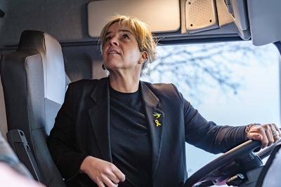 20.01.2025, Elektromobilit?t Erleben: Start der Kampagne E-Trucks.NRW, Live Demonstration von f?nf batterieelektrischen LKWs mit Ministerin Mona Neubar, Ministerin f?r Wirtschaft, Industrie, Klimaschutz und Energie des Landes Nordrhein-Westfalen-stock-foto