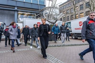 20.01.2025, Elektromobilit?t Erleben: Start der Kampagne E-Trucks.NRW, Live Demonstration von f?nf batterieelektrischen LKWs mit Ministerin Mona Neubar, Ministerin f?r Wirtschaft, Industrie, Klimaschutz und Energie des Landes Nordrhein-Westfalen-stock-foto