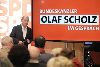 Bundeskanzler Olaf Scholz beim Wahlkampfauftritt in Frankfurt-stock-foto