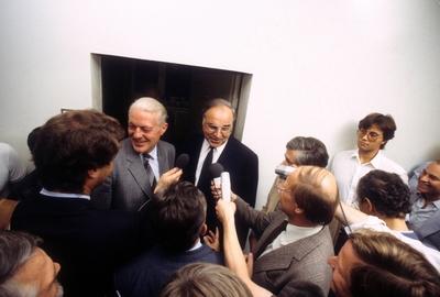 Helmut Kohl (Mitte, BRD/CDU/Vorsitzender CDU/CSU-Fraktion) und Gerhard Stoltenberg (2.v.li., BRD/CDU/Ministerpr?sident-stock-foto