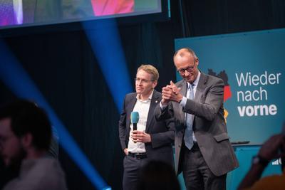 Bundestagswahlkampf ? Wahlkampfauftritt des Kanzlerkandidaten und CDU-Parteivorsitzenden Friedrich Merz in Flensburg, Schleswig-Holstein-stock-foto