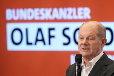 Bundeskanzler Olaf Scholz beim Wahlkampfauftritt in Frankfurt-stock-foto