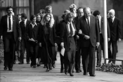 Bundeskanzler Helmut Kohl (re., Deutschland/CDU) bei den Angeh?rigen - Trauerfeier f?r den von der Rote Armee Fraktion-stock-photo