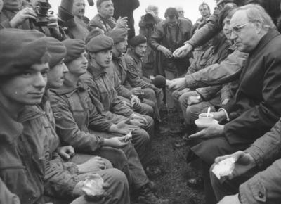 Bundeskanzler Helmut Kohl, CDU, besucht die Bundeswehr. Koblenz den 29.11.1982, Koblenz Deutschland PUBLICATIONxINxGERx-stock-foto