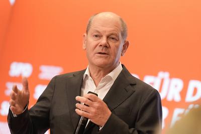 Bundeskanzler Olaf Scholz beim Wahlkampfauftritt in Frankfurt-stock-foto