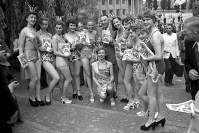 Bildnummer: 56994574  Datum: 10.06.1951  Copyright: imago/Future Image1. Internationale Filmfestspiele Berlin / 1st Berlin Film Festival (Berlinale), 06.-17. Juni 1951 Theo Lingen Kultur Entertainment People Film 1. Internationale Filmfestspiele Berlinale Berlin Historie Filmgeschichte sw x0x xub 1951 quer Highlight premiumd Schauspieler  56994574 Date 10 06 1951 Copyright Imago Future Image 1 International Film Festival Berlin 1st Berlin Film Festival Berlinale 06 17 June 1951 Theo Lingen Culture Entertainment Celebrities Film 1 International Film Festival Berlinale Berlin History Film History black and white x0x  1951 horizontal Highlight premiumd Actor-stock-photo