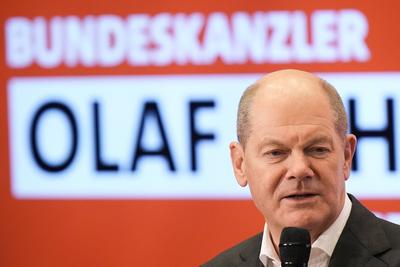 Bundeskanzler Olaf Scholz beim Wahlkampfauftritt in Frankfurt-stock-foto