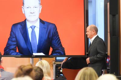 Bundeskanzler Olaf Scholz beim Wahlkampfauftritt in Frankfurt-stock-foto