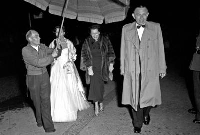 Bildnummer: 56994575  Datum: 10.06.1951  Copyright: imago/Future Image1. Internationale Filmfestspiele Berlin / 1st Berlin Film Festival (Berlinale), 06.-17. Juni 1951 Theo Lingen Kultur Entertainment People Film 1. Internationale Filmfestspiele Berlinale Berlin Historie Filmgeschichte sw x0x xub 1951 quer Highlight premiumd Schauspieler  56994575 Date 10 06 1951 Copyright Imago Future Image 1 International Film Festival Berlin 1st Berlin Film Festival Berlinale 06 17 June 1951 Theo Lingen Culture Entertainment Celebrities Film 1 International Film Festival Berlinale Berlin History Film History black and white x0x  1951 horizontal Highlight premiumd Actor-stock-photo