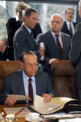 Bundesinnenminister Friedrich Zimmermann (vorn, GER/CSU), Wolfgang Sch?uble (GER/CDU/Bundesminister f?r besondere Aufga-stock-foto