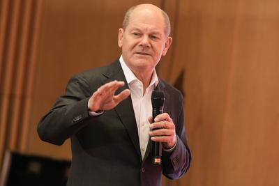 Bundeskanzler Olaf Scholz beim Wahlkampfauftritt in Frankfurt-stock-foto