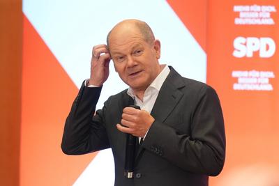 Bundeskanzler Olaf Scholz beim Wahlkampfauftritt in Frankfurt-stock-foto