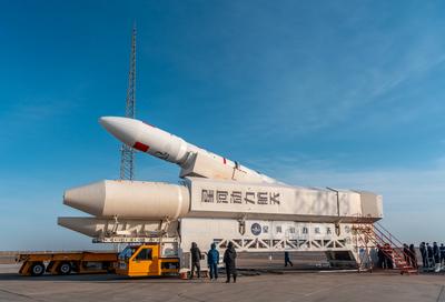 ALXA, CHINA - JANUARY 20: The combination of CERES-1 carrier rocket and five satellites is being transferred to the laun-stock-foto