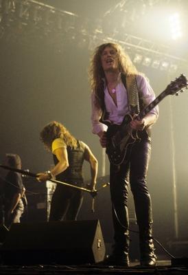 Bildnummer: 58088304  Datum: 03.03.1984  Copyright: imago/Future ImageDavid Coverdale (Whitesnake, Deep Purple), John Sykes (Thin Lizzy, Whitesnake, Tygers Of Pan Tang, Blue Murder) Whitesnake Konzert der Slide it on -Tour in der Londoner Wembley Arena Foto:xR.xKeuntjex/xFuturexImage People Kultur Musik 01 xmk x0x 1984 hoch S?nger Musiker Gitarrist Hard Rock  58088304 Date 03 03 1984 Copyright Imago Future Image David Coverdale White Snake Deep Purple John Sykes Thin Lizzy White Snake  of Pan Tang Blue Murder White Snake Concert the Slide IT ON Tour in the London Wembley Arena Photo XR   Celebrities Culture Music 01 xmk x0x 1984 vertical Singer Musician Guitarist Hard Rock-stock-foto
