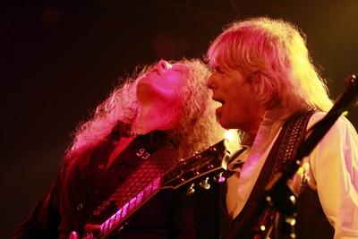 Bildnummer: 52745319  Datum: 21.10.2008  Copyright: imago/Metodi PopowS?nger John Sykes (li.) und Gitarrist Scott Gorham (beide Thin Lizzy) w?hrend eines Konzertes in Berlin, Personen , Highlight; 2008, Berlin, Musik, premiumd; , quer, Kbdig, , , Aktion, People o0 Gruppenbild, closeBildnummer 52745319 Date 21 10 2008 Copyright Imago Metodi Popov Singer John Sykes left and Guitarist Scott Gorham both Thin Lizzy during a Concerts in Berlin People Highlight 2008 Berlin Music premiumd horizontal Kbdig Action shot Celebrities o0 Group photo Close-stock-foto