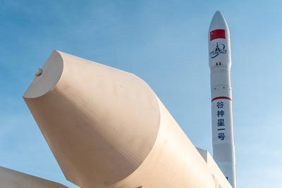 ALXA, CHINA - JANUARY 20: The combination of CERES-1 carrier rocket and five satellites is being transferred to the laun-stock-foto