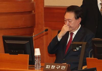 Impeached President Yoon attends impeachment trial hearing in Seoul-stock-foto