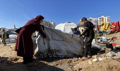 Displaced Palestinian families in Gaza City begin moving their tents and personal belongings back to their homes-stock-photo