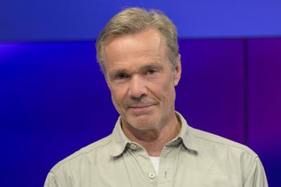 Hannes Jaenicke (Schauspieler), zu Gast bei - maischberger, Polittalk, TV, Format, mit Moderatorin - Sandra Maischberger-stock-photo