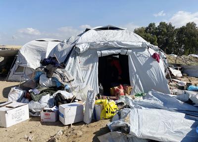 Displaced Palestinian families in Gaza City begin moving their tents and personal belongings back to their homes-stock-photo