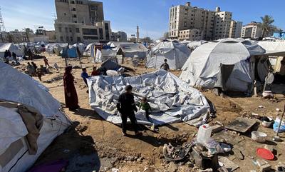 Displaced Palestinian families in Gaza City begin moving their tents and personal belongings back to their homes-stock-photo