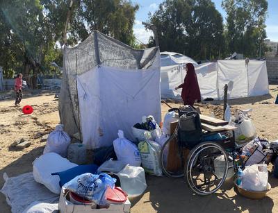 Displaced Palestinian families in Gaza City begin moving their tents and personal belongings back to their homes-stock-photo
