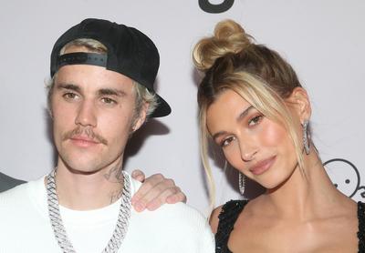 WESTWOOD, CA - JANUARY 27: Justin Bieber and Hailey Baldwin, at the Justin Bieber: Seasons Premiere at the Regency Bruin-stock-foto