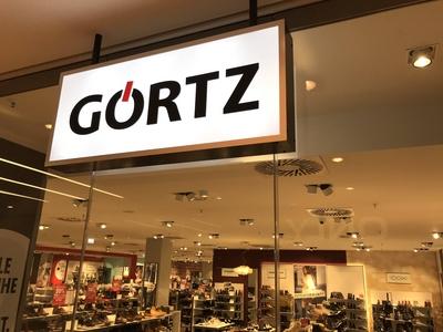 Logo von der Kette G?rtz ?ber einer Filiale in Hamburg 02 01 2019 *** Logo of the chain G?rtz over a-stock-foto