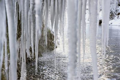 Die Schleierf?lle in der Ammerschlucht im Winter bei Eis und Schnee panorama scene with ice and snow at river Ammer in B-stock-foto